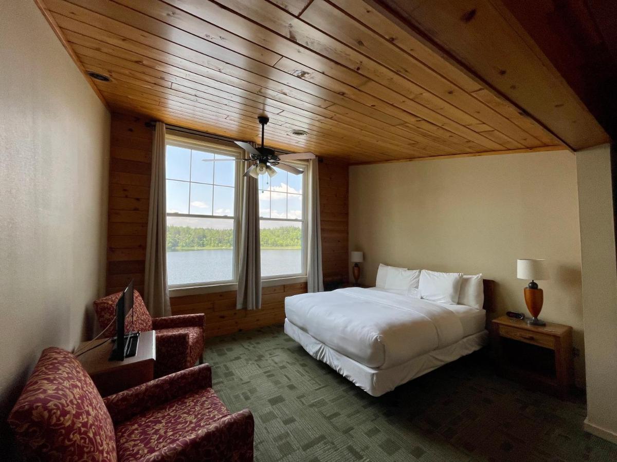 Hanging Horn Lakeside Resort Moose Lake Экстерьер фото