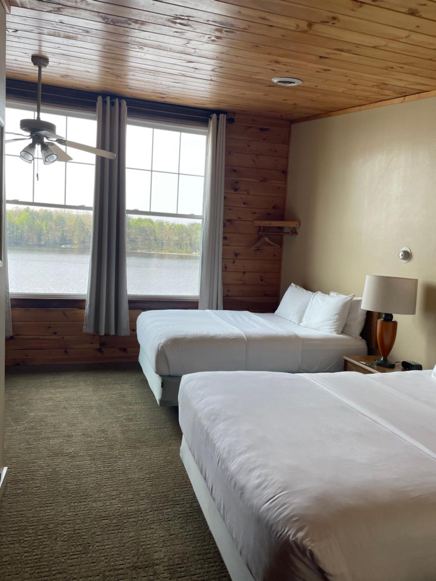 Hanging Horn Lakeside Resort Moose Lake Экстерьер фото