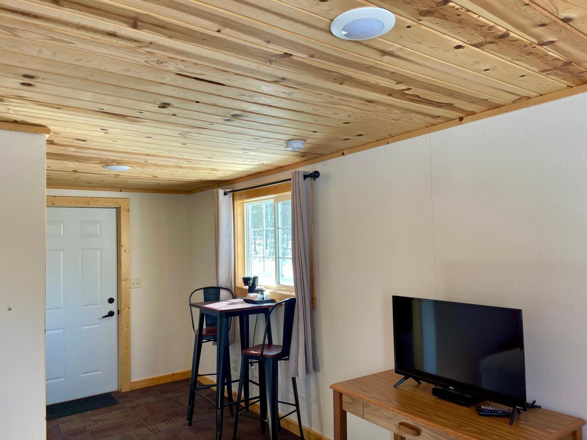 Hanging Horn Lakeside Resort Moose Lake Экстерьер фото