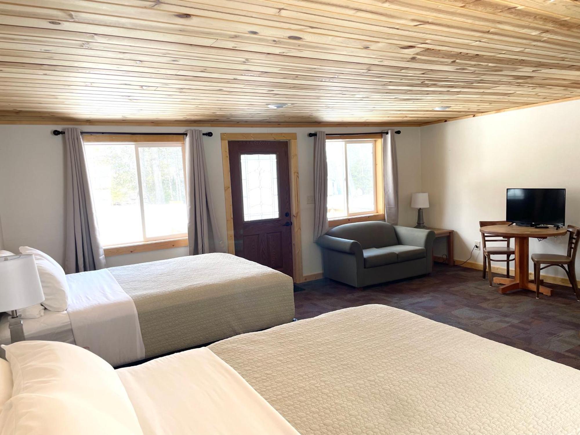 Hanging Horn Lakeside Resort Moose Lake Экстерьер фото