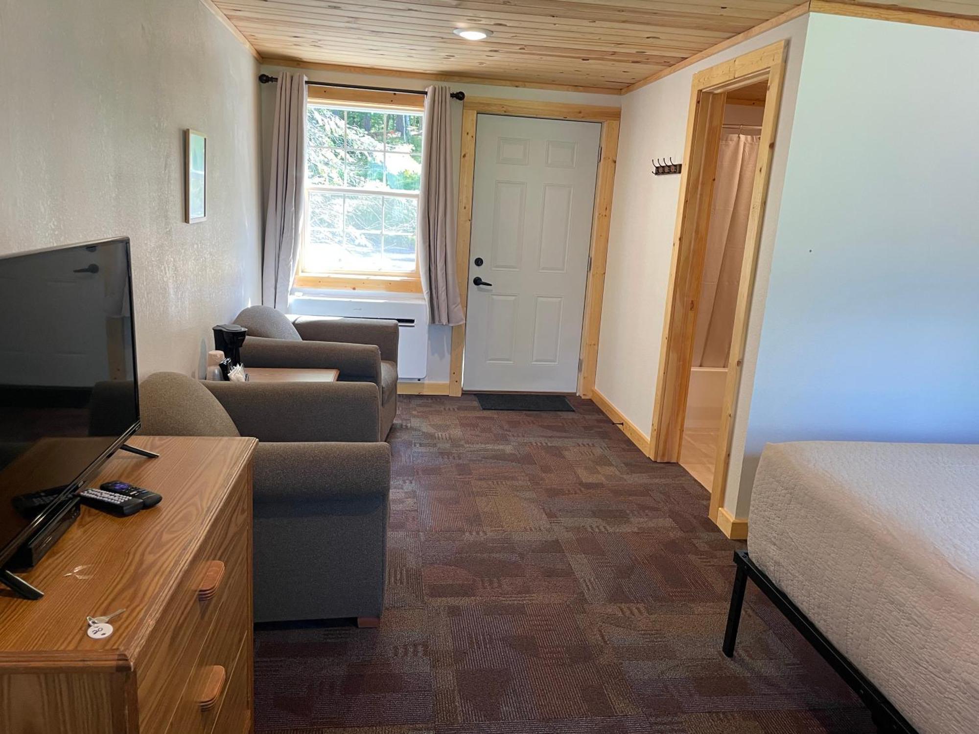 Hanging Horn Lakeside Resort Moose Lake Экстерьер фото