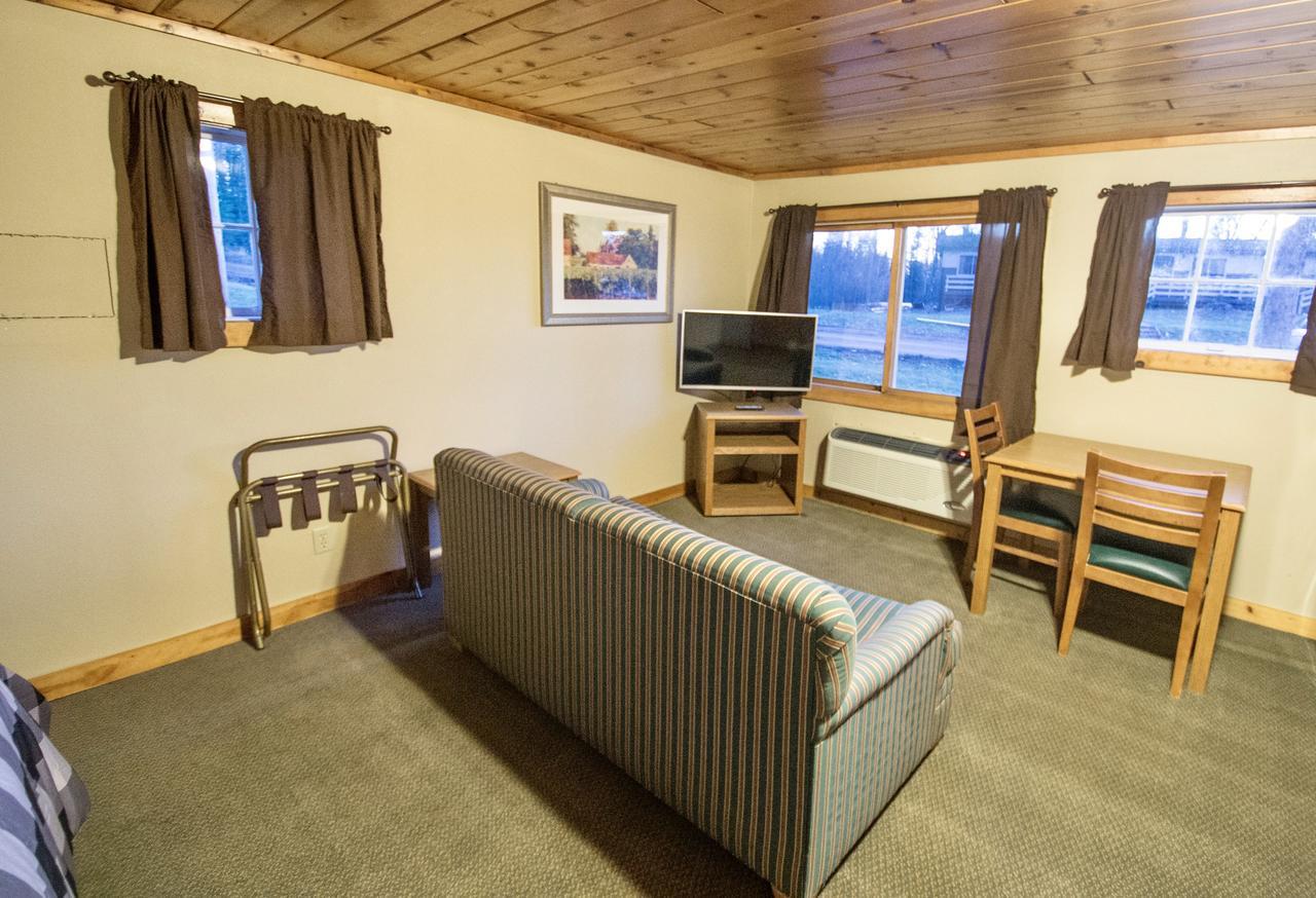 Hanging Horn Lakeside Resort Moose Lake Экстерьер фото